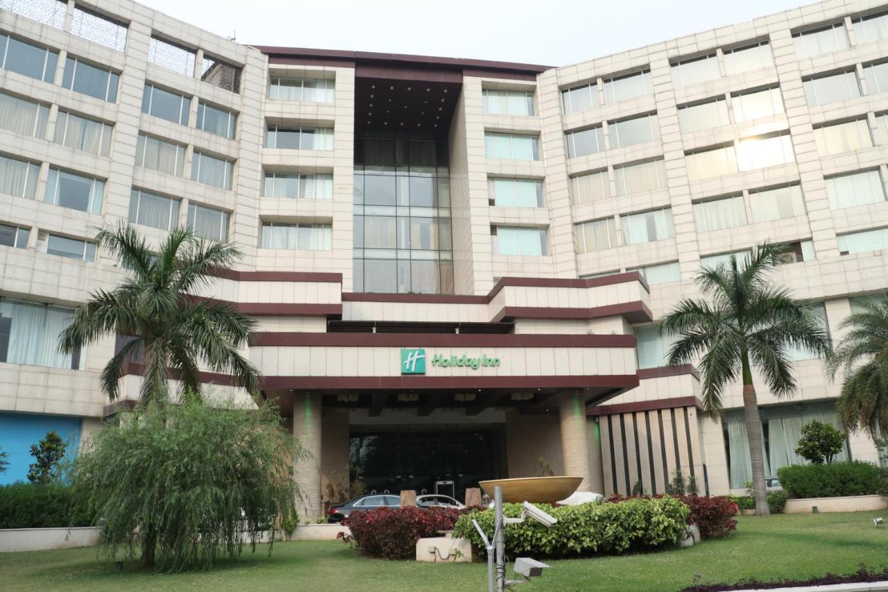Holiday Inn Chandigarh Panchkula, An Ihg Hotel Exterior photo Holiday Inn, New Delhi