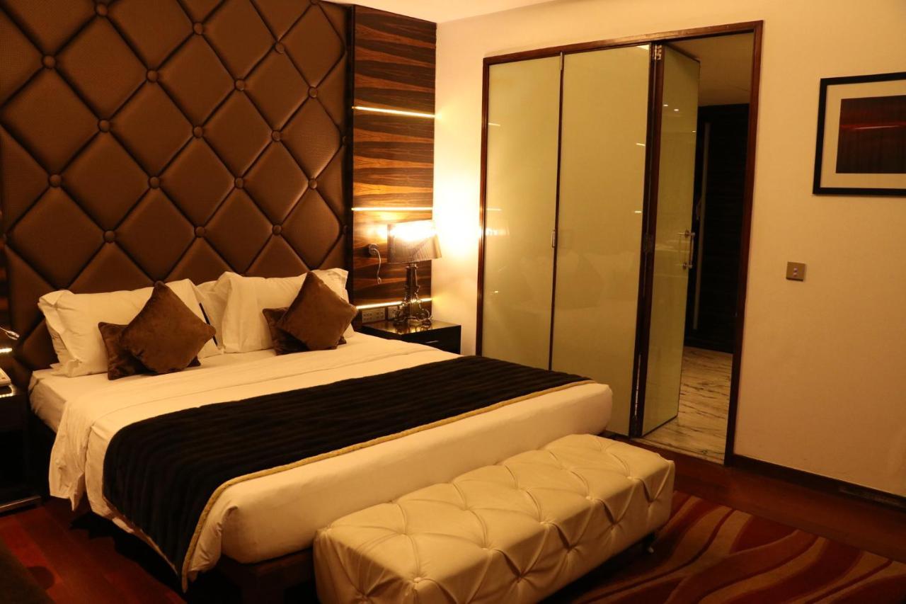 Holiday Inn Chandigarh Panchkula, An Ihg Hotel Exterior photo A bedroom at the Taj Bengal