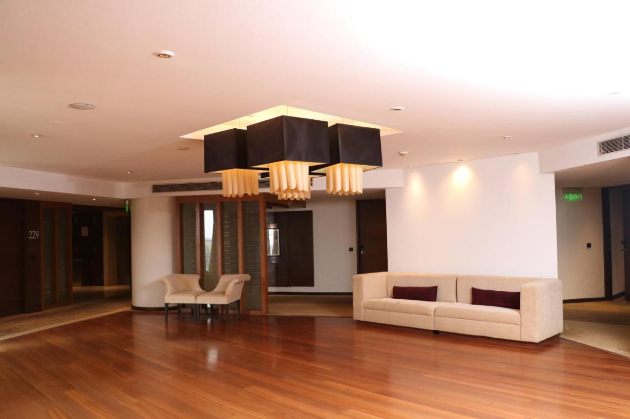 Holiday Inn Chandigarh Panchkula, An Ihg Hotel Exterior photo The interior of the hotel