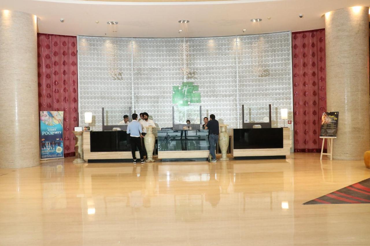 Holiday Inn Chandigarh Panchkula, An Ihg Hotel Exterior photo Holiday Inn, Hyderabad