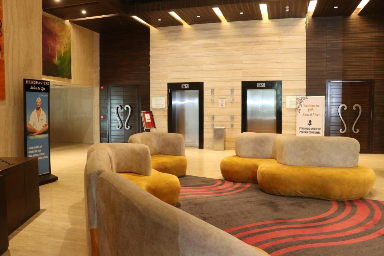 Holiday Inn Chandigarh Panchkula, An Ihg Hotel Exterior photo The lobby of the hotel